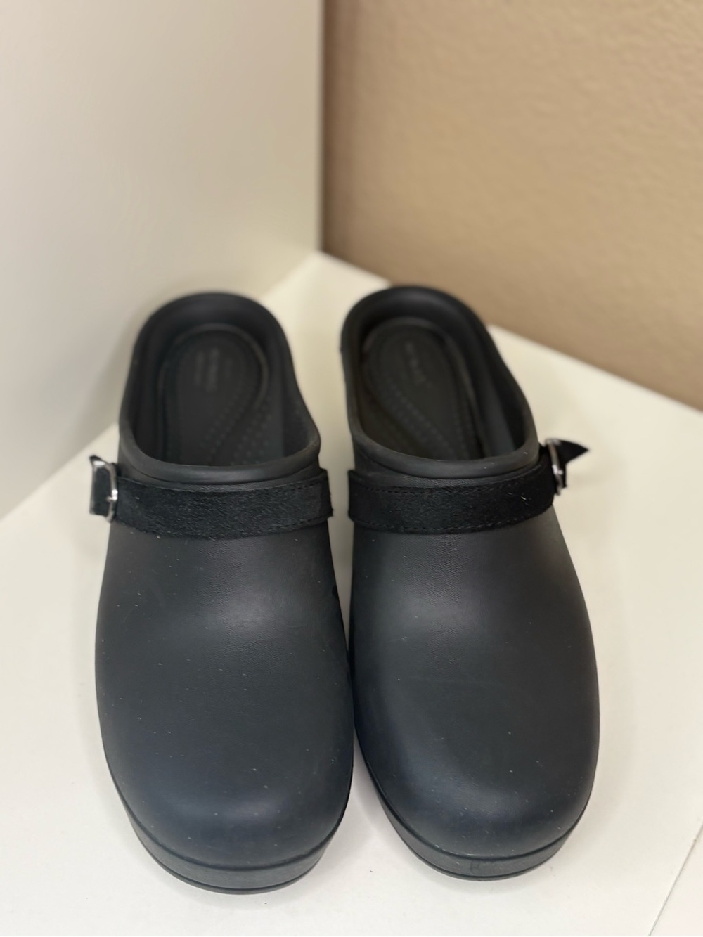 Crocs Sarah Black Platform Heel Clogs Suede Strap Mules Women’s Size 8